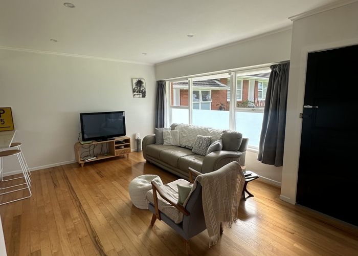  at 2/110 East Coast Road, Forrest Hill, North Shore City, Auckland