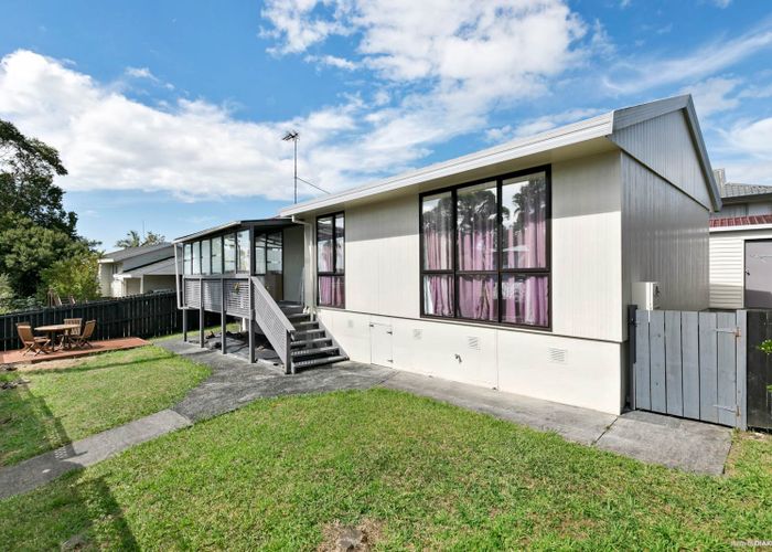  at 1/32 Caribbean Drive, Unsworth Heights, Auckland