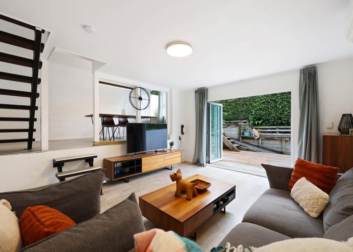  at 3/52 Fruitvale Road, New Lynn, Waitakere City, Auckland