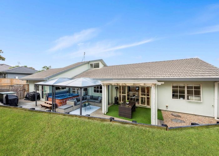  at 17 Godwin Court, Unsworth Heights, North Shore City, Auckland