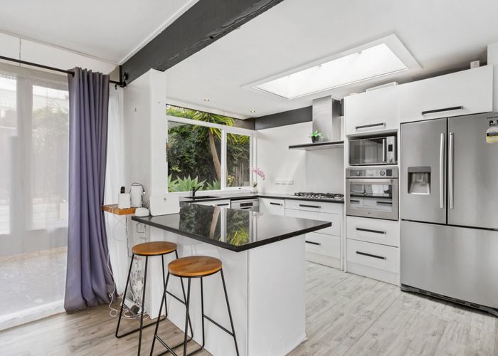  at 21 Lawrence Cresent, Hill Park, Manukau City, Auckland