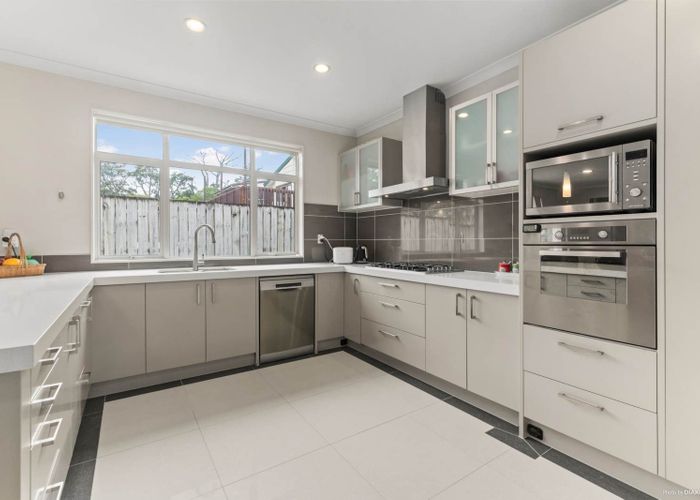  at 684 Beach Road, Browns Bay, North Shore City, Auckland