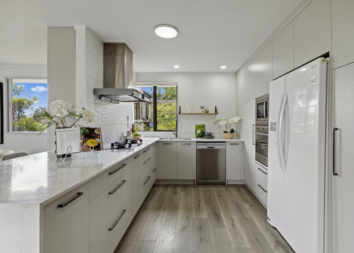  at 35 Jadewynn Drive, Massey, Waitakere City, Auckland
