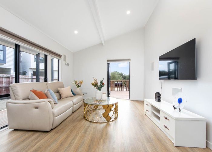  at 10 Coubray Place, Botany Downs, Manukau City, Auckland