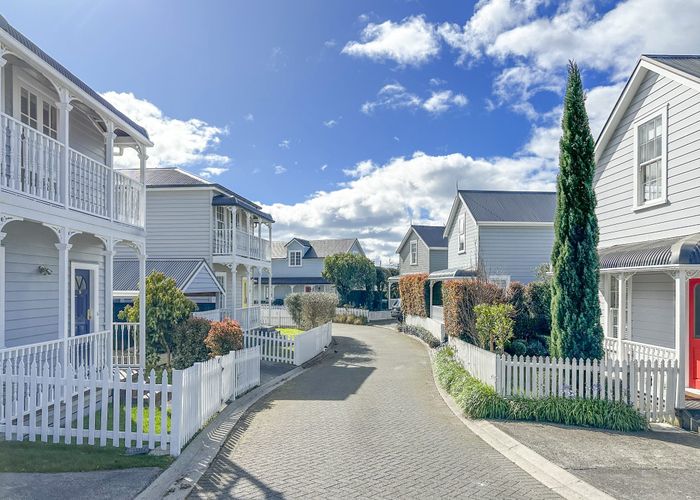  at 14 Beach Road, Northcote Point, North Shore City, Auckland