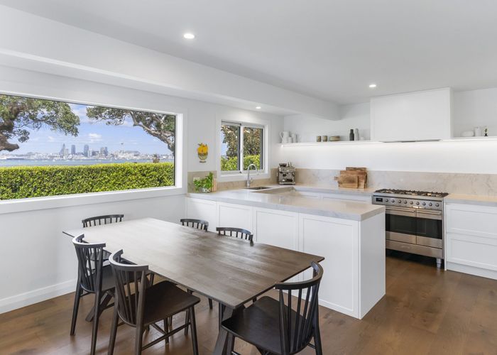  at 21 Heath Avenue, Northcote, North Shore City, Auckland