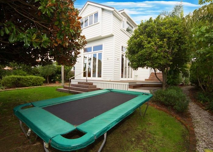  at 145 Queen Street, Northcote Point, North Shore City, Auckland