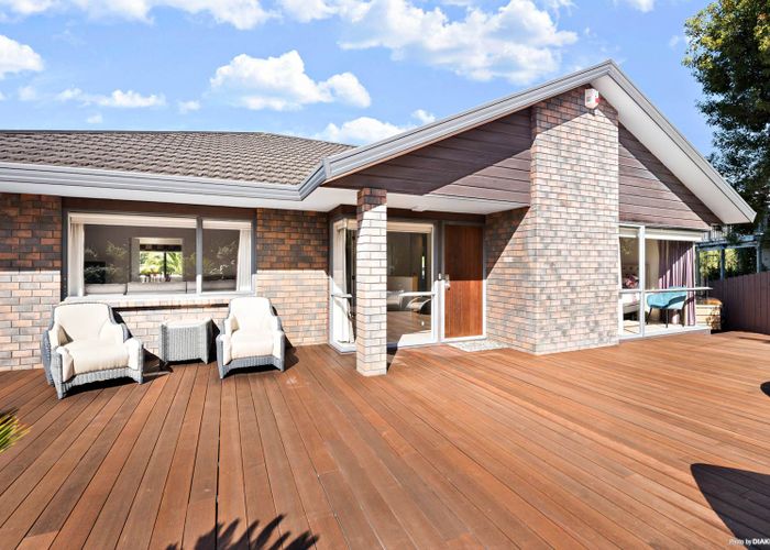  at 8 Crestview Place, Browns Bay, Auckland
