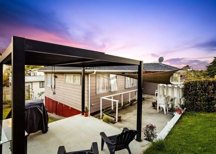  at 4  Gallony Avenue, Massey, Waitakere City, Auckland