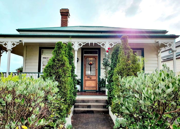  at 42 Queen Street, Northcote Point, Auckland
