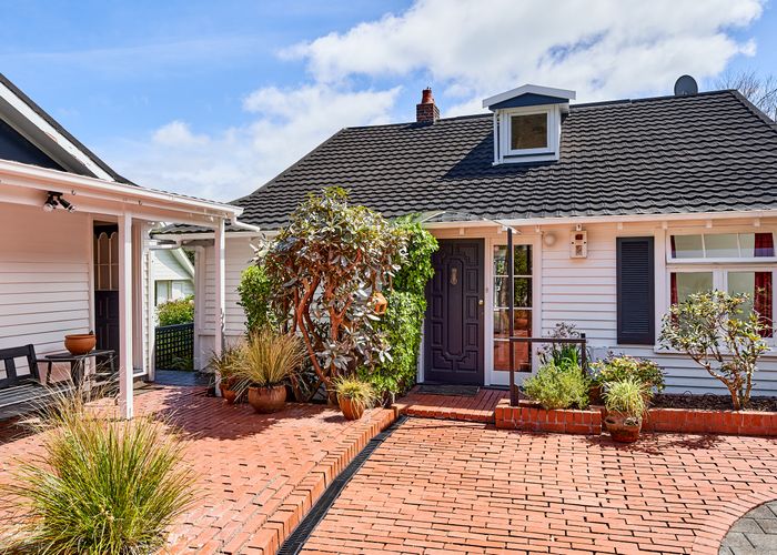  at 5 Tui Road, Days Bay, Lower Hutt