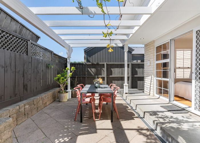  at 16 Eastcliffe Road, Castor Bay, North Shore City, Auckland