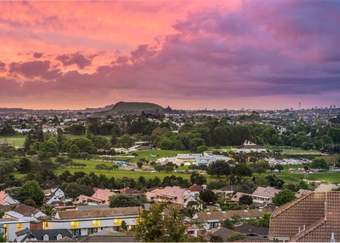  at 35 McCahill Views, Botany Downs, Manukau City, Auckland