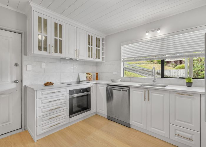  at 2/30 Glen Vista Place, Bayview, Auckland