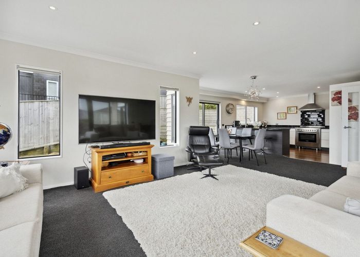  at 81 Endeavour Drive, Whitby, Porirua