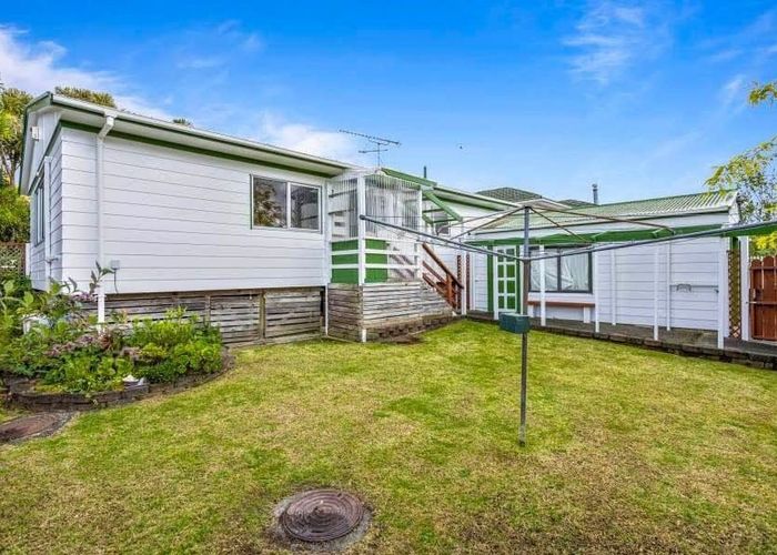  at 1/24 Applewood Drive, Henderson, Auckland