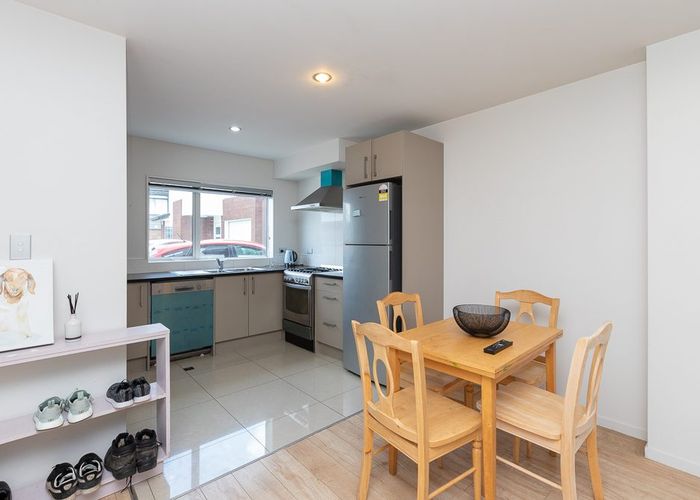  at 2/4 Littler Place, Hamilton East, Hamilton, Waikato