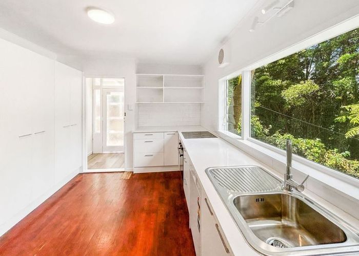  at 77 Kauri Point Road, Laingholm, Auckland