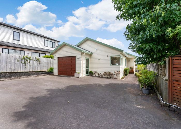  at 9a Bradbury Road, Botany Downs, Manukau City, Auckland