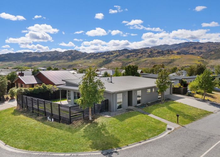  at 6 Missy Crescent, Mount Pisa