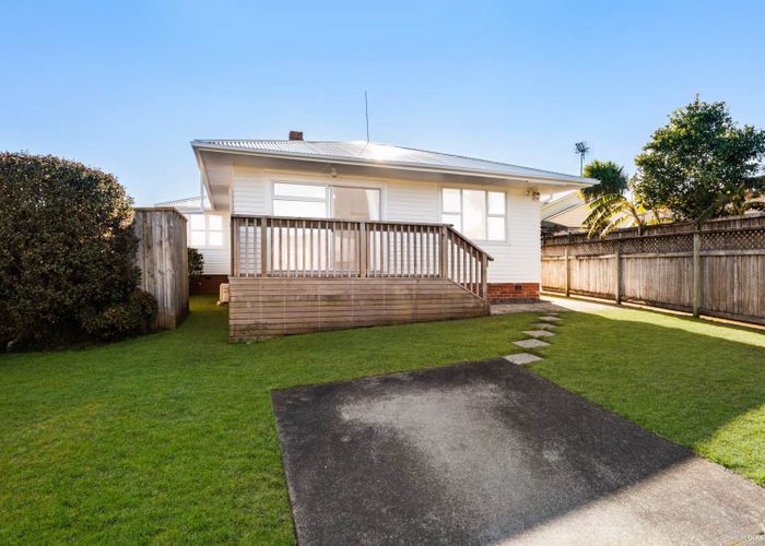  at 11 Chilcott Road, Henderson, Waitakere City, Auckland