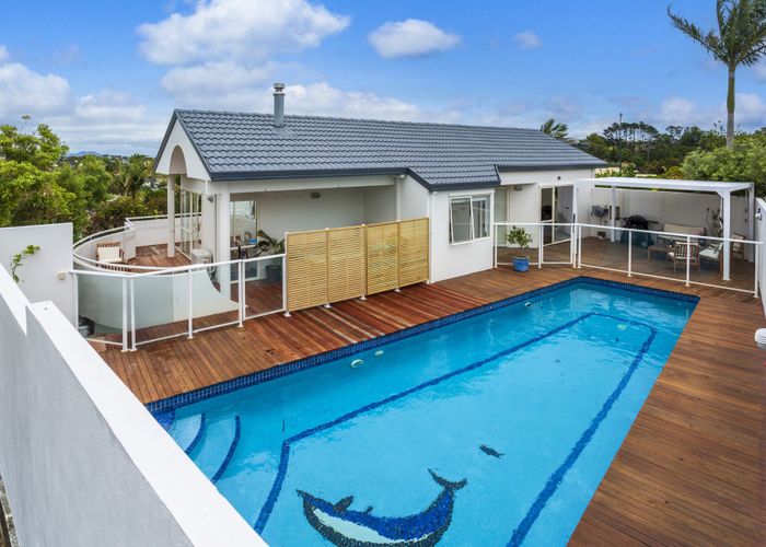  at 8 Caversham Drive, Torbay, Auckland