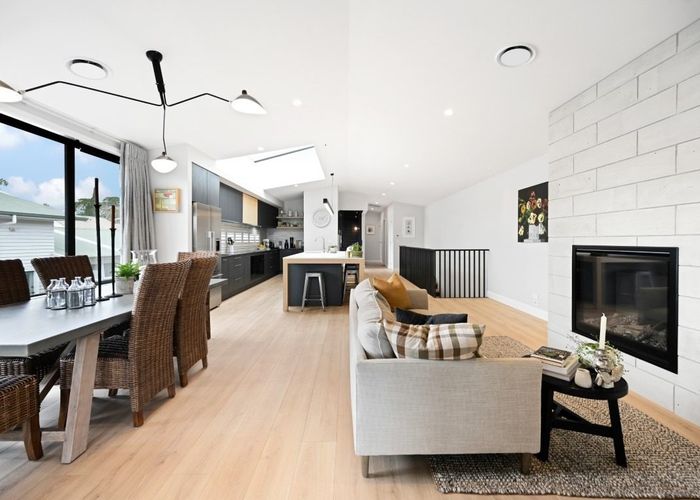  at 2/908 River Road, Queenwood, Hamilton