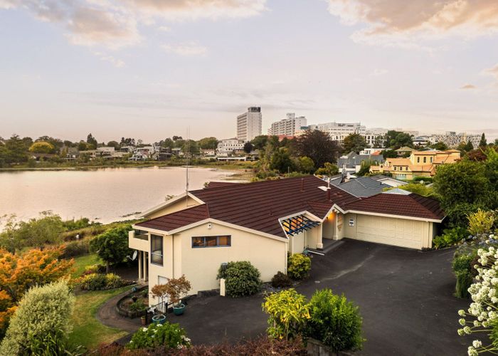  at 76 Lake Crescent, Hamilton Lake, Hamilton