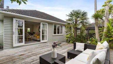  at 1/18 Roberts Road, Glenfield, Auckland