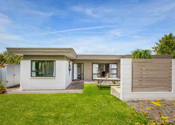  at 1/262 Don Buck Road, Massey, Auckland