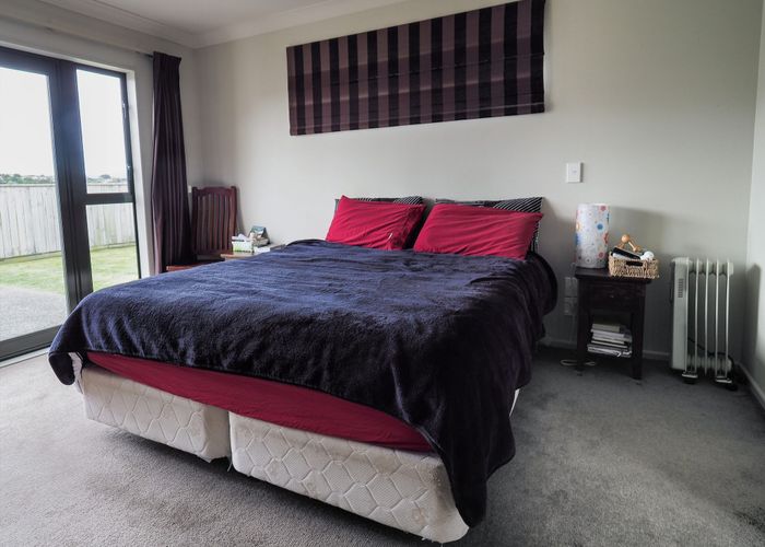  at 33 Staithes Drive North, Whitby, Porirua