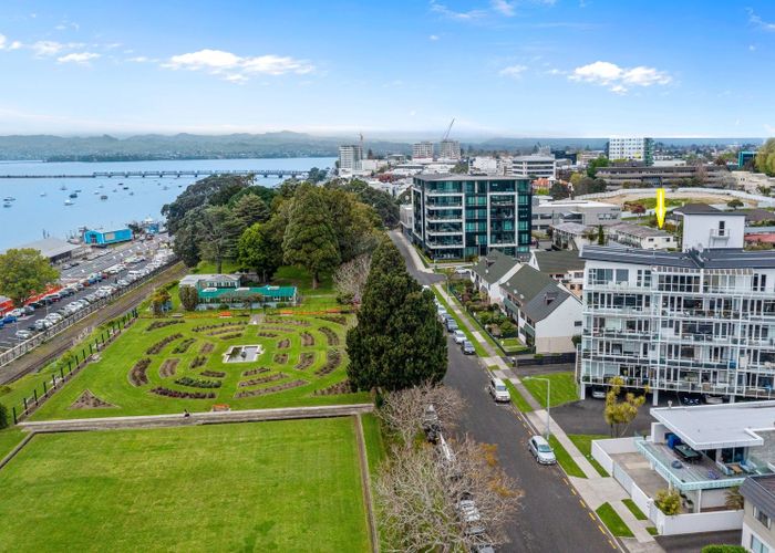  at 2/16 Park Street, City Centre, Tauranga, Bay Of Plenty