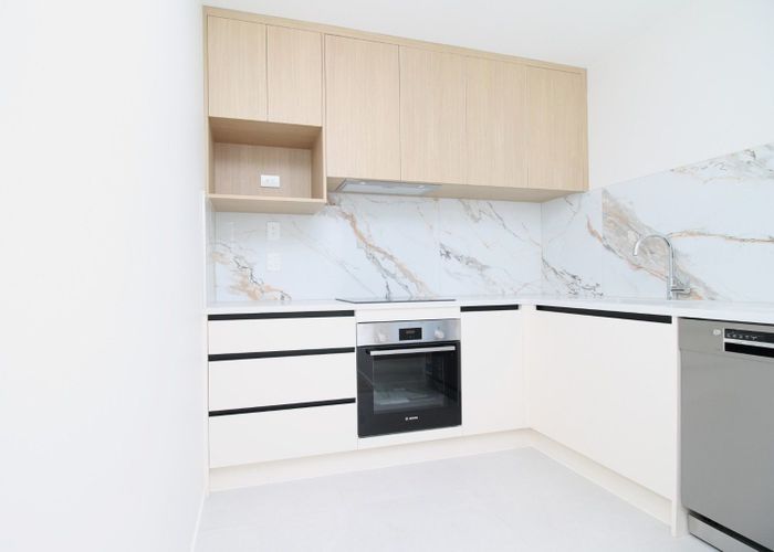  at 7E Spears Place, Botany Downs, Manukau City, Auckland