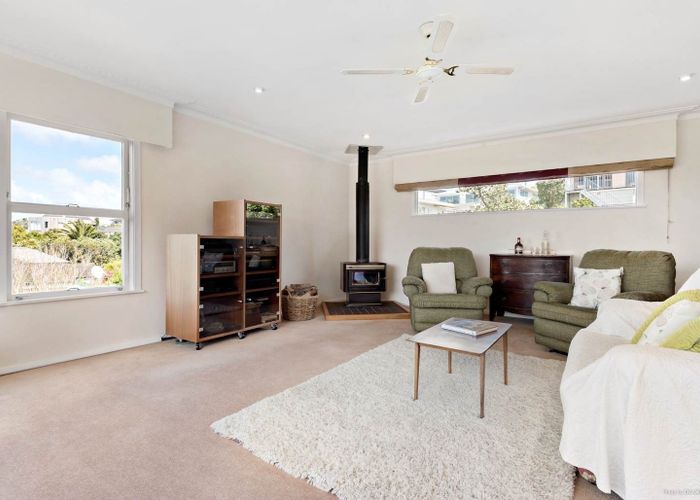  at 35 Montgomery Ave, Rothesay Bay, North Shore City, Auckland