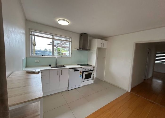  at 8 Leatham Cr, Opaheke, Papakura, Auckland