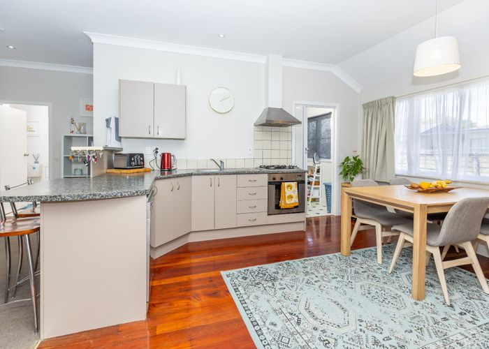  at 228 Fox Street, Hamilton East, Hamilton
