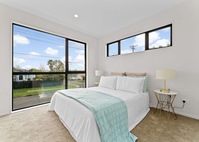  at 2/113 Flanshaw Road, Te Atatu South, Auckland