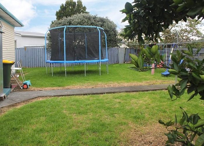  at 8 Romney Place, Manurewa, Manukau City, Auckland