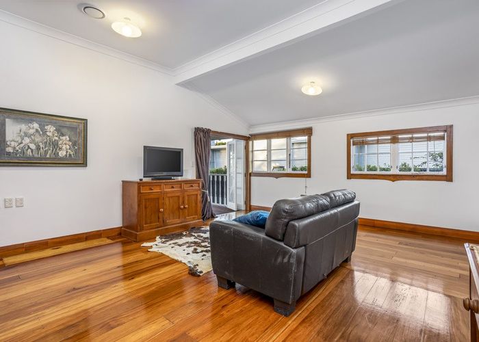  at 66 Beresford Street, Bayswater, Auckland