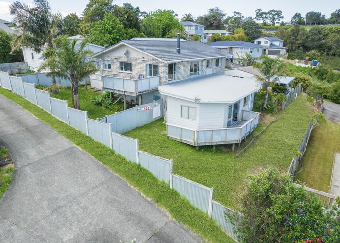  at 121 Sunnyside Road, Sunnyvale, Auckland