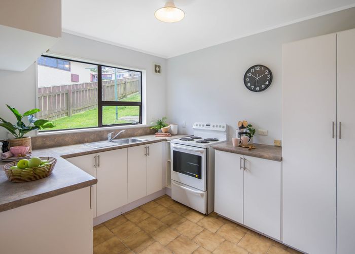  at 2/3 Mandeville Crescent, Grenada Village, Wellington