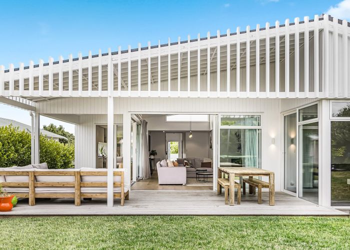  at 52 Huia Road, Point Chevalier, Auckland