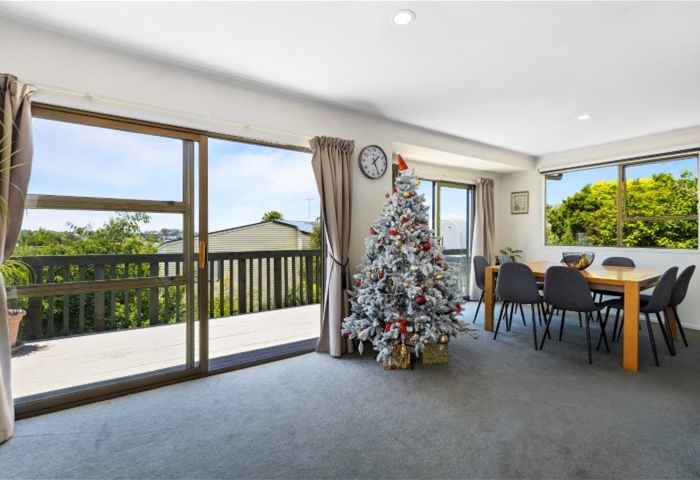  at 53 Sunset Road, Totara Vale, Auckland