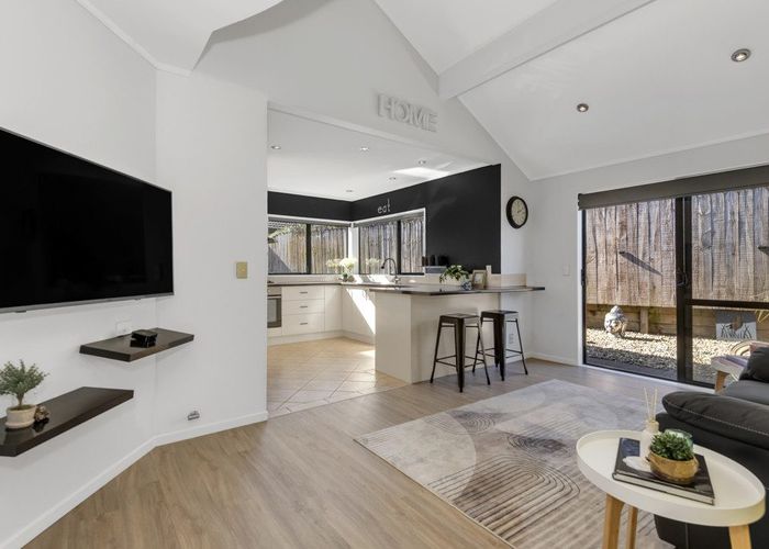  at 2/4 Dromora Close, Dannemora, Manukau City, Auckland