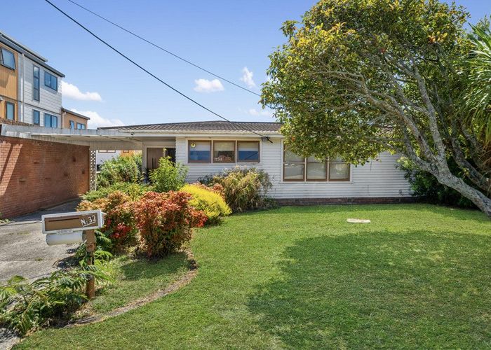  at 32 Woodford Avenue, Henderson, Waitakere City, Auckland