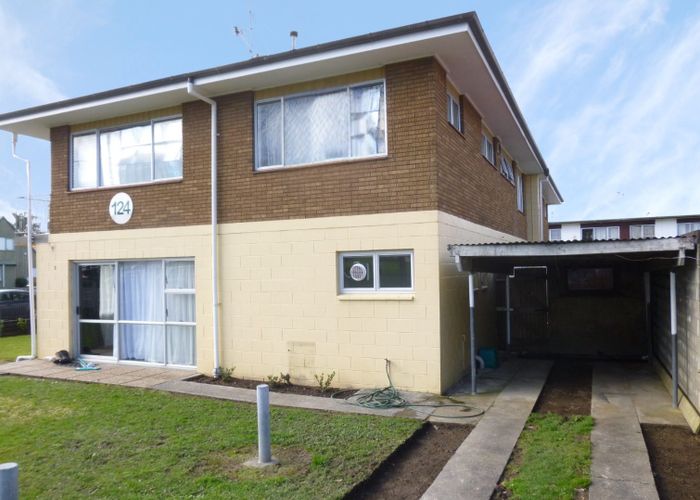  at 2/124 Firth Street, Hamilton East, Hamilton, Waikato