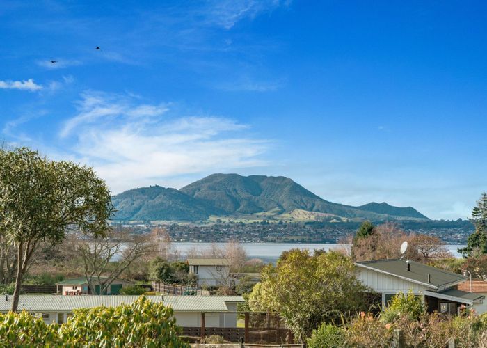  at 2 Earle Place, Acacia Bay, Taupo