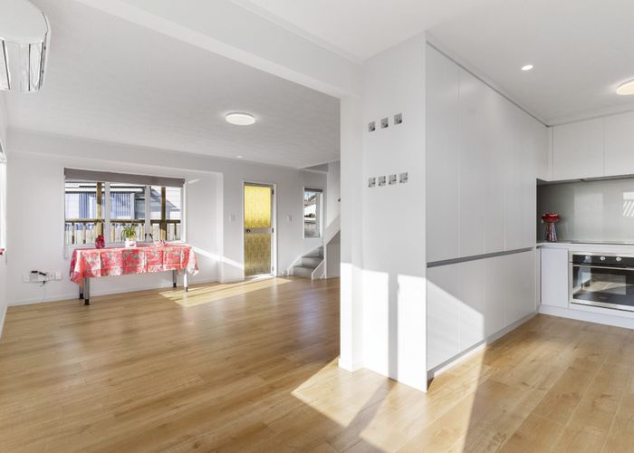  at 2/13 Greenstone Place, Clover Park, Manukau City, Auckland