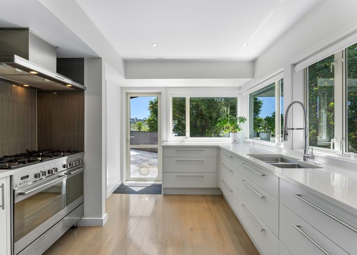 at 2/20 Gulf View Road, Murrays Bay, Auckland