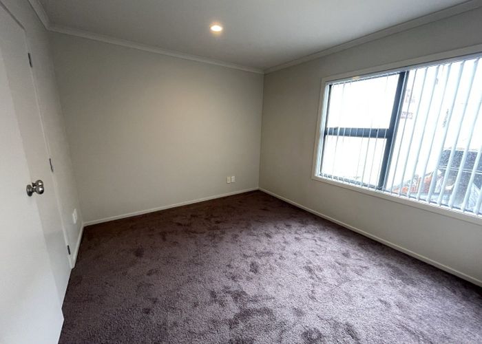  at 2Y/1 Wadier Place, Henderson, Waitakere City, Auckland